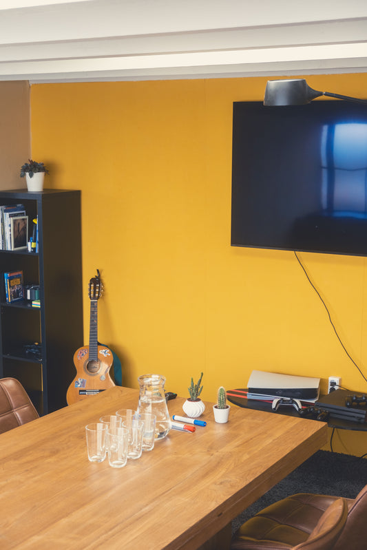 Conference room. 🗣️ Meeting Room: €20/hour